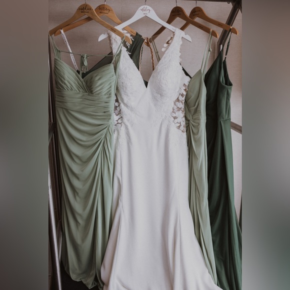 Essence of Australia Wedding Dress - Picture 6 of 7